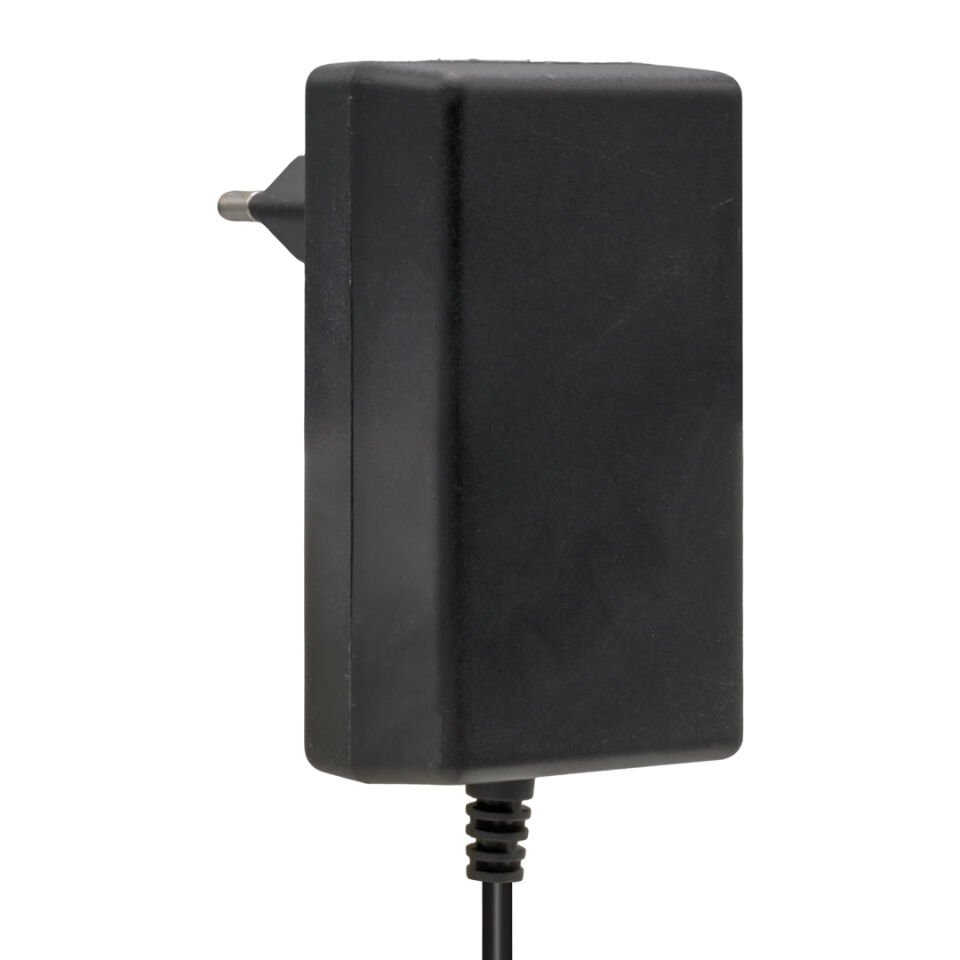 Weko 8.2 Volt 2 Amper 5.5 2.5 Uçlu Yerli Üretim Plastik Kasa Priz Tipi Adaptör