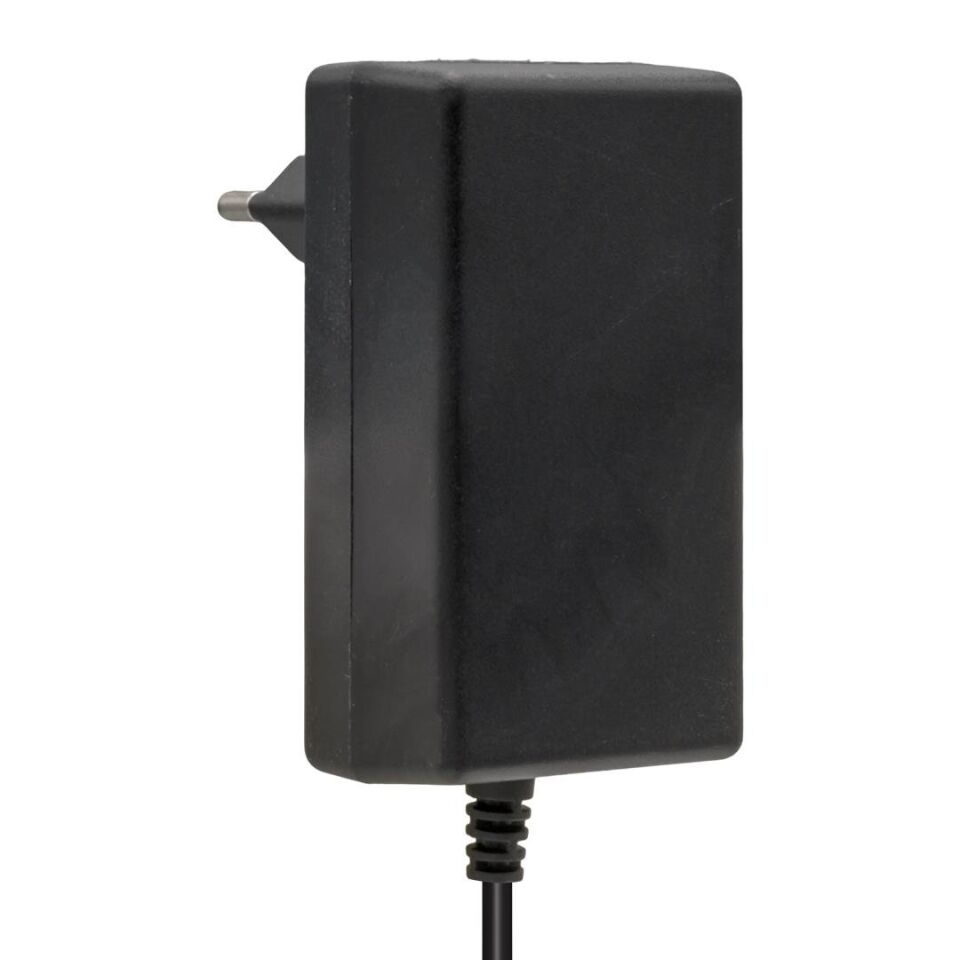 Weko 8.2 Volt 2 Amper 5.5 2.5 Uçlu Yerli Üretim Plastik Kasa Priz Tipi Adaptör