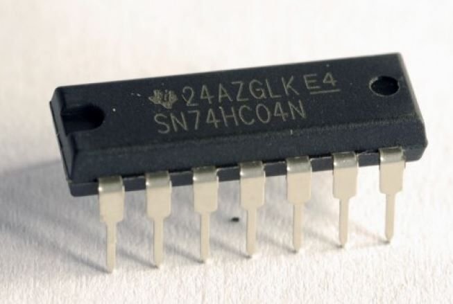 Ayt 74 HC 04 Entegre Devre Transistör