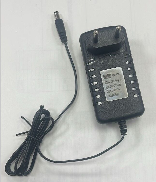 Weko WK-38606 Yerli Üretim 12.6 Volt - 3 Amper 5.5*2.5 Mm Uçlu Ledli Priz Tipi Şarj Adaptörü